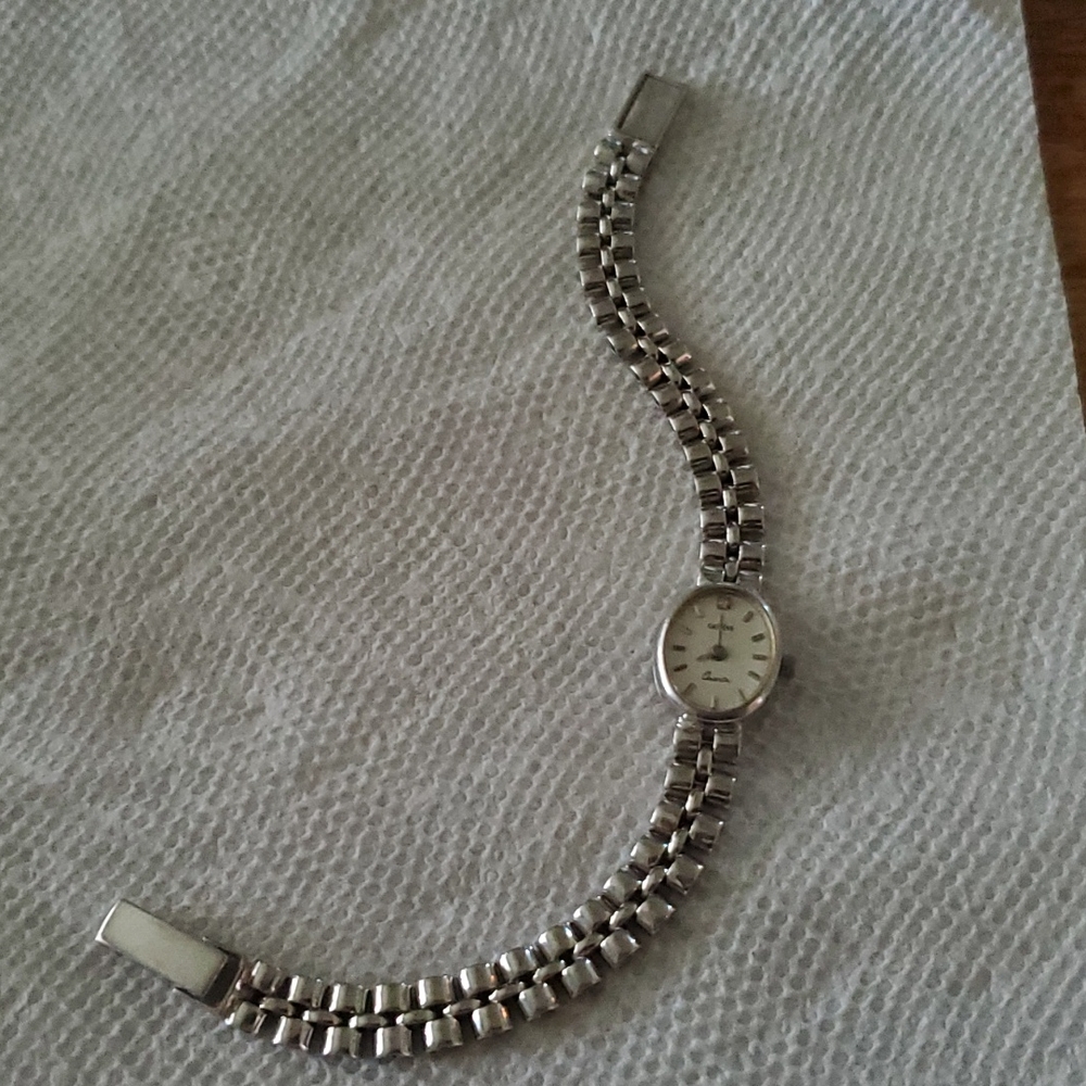 Geneve Quartz 14k white gold watch.
